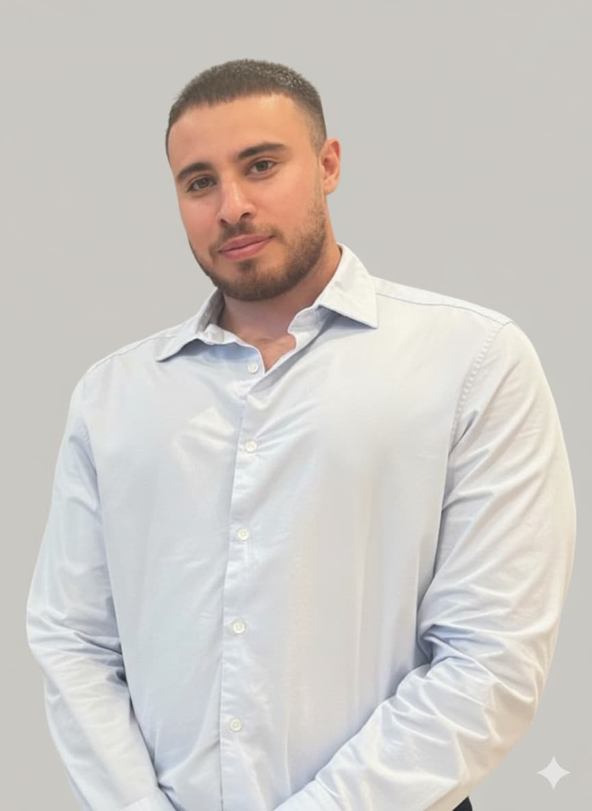 Portrait of Naim Shurush, co-founder and Chief Technology Officer of Holdyn